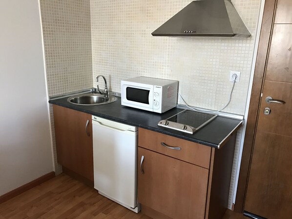 Fridge, microwave, cookware/dishes/utensils