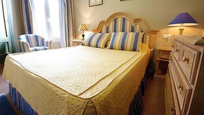 Room - 100 Meters From the ski Slopes, Parking and Wifi (Monachil)