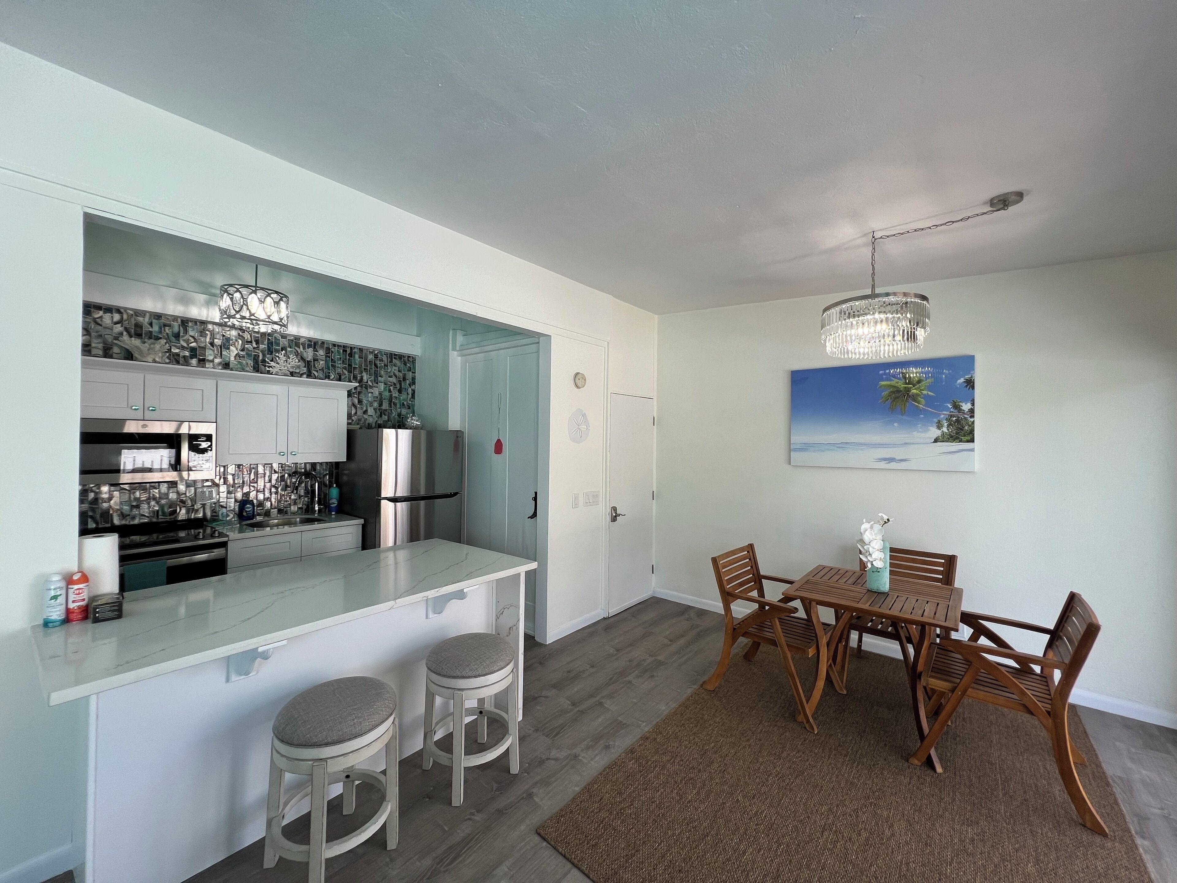 Refrigerador, microondas, horno y parrilla de estufa 