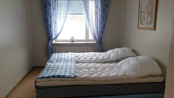 Double or Twin Room, Shared Bathroom | Bed sheets
