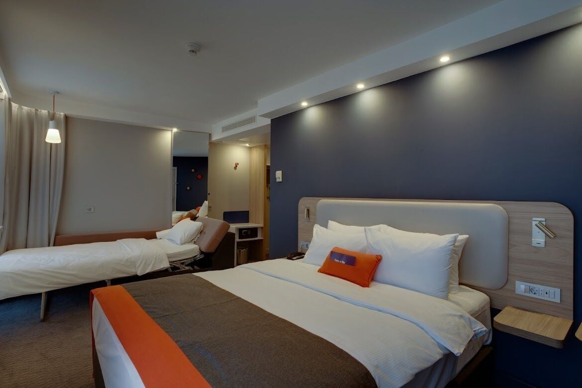 standard room, 1 queen bed with sofa bed (free breakfast) | in-room safe, desk, laptop workspace, blackout curtains