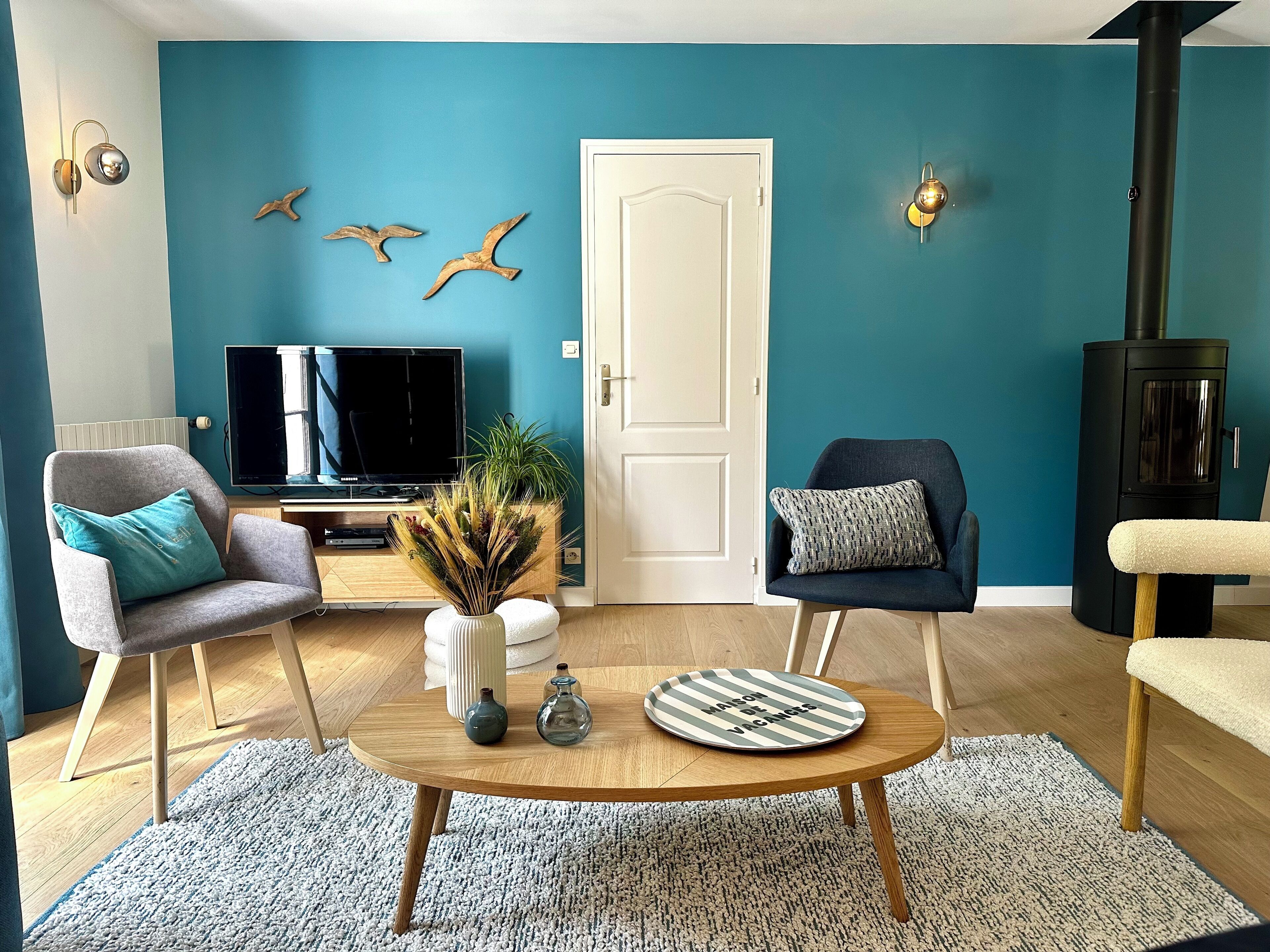 電視、壁爐、DVD 播放機、乒乓球設施