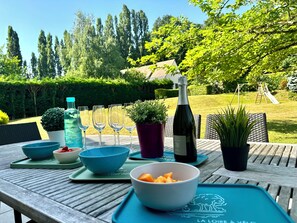 تناول الطعام بالخارج