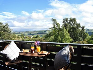 Outdoor dining - Hadrians Garden Cottage - UK3323 (Haltwhistle, near Hexham)