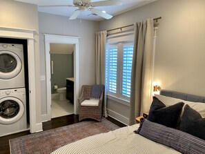 1 bedroom, WiFi - Old Village Retreat-Shem Creek-Downtown CHS-Beach (Mount Pleasant)