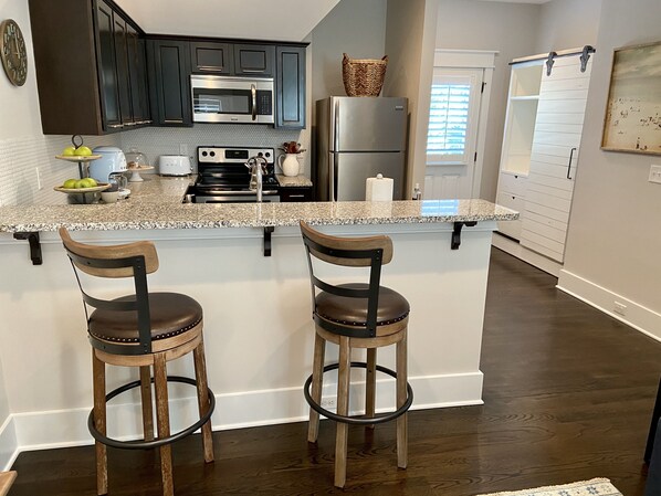 Microwave, oven, stovetop, dishwasher - Old Village Retreat-Shem Creek-Downtown CHS-Beach (Mount Pleasant)