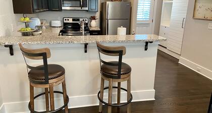 Old Village Retreat-Shem Creek-Downtown CHS-Beach