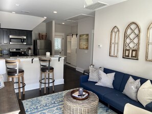 Smart TV - Old Village Retreat-Shem Creek-Downtown CHS-Beach (Mount Pleasant)