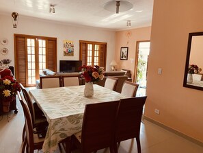 Dining - House Full of Joy and Sunshine (Peruíbe)