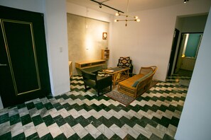 42-英寸LED 电视 （配备数码频道）、电视