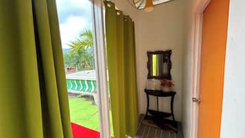 Family Apartment | Living area | Flat-screen TV, books