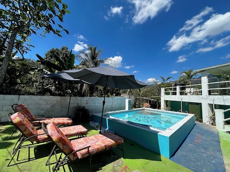 Outdoor pool, pool umbrellas, sun loungers