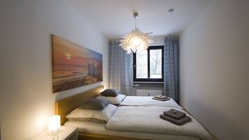 3 bedrooms, iron/ironing board, WiFi, bed sheets