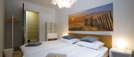 3 عدّة غرف نوم ومكواة/لوح كي وواي فاي وملاءات أسرّة