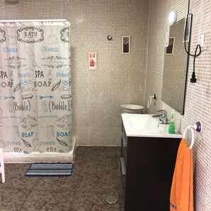 Badekar, hårtørrer, håndklæder, Sæbe