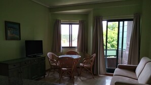 1 camera, ferro/asse da stiro, lenzuola
