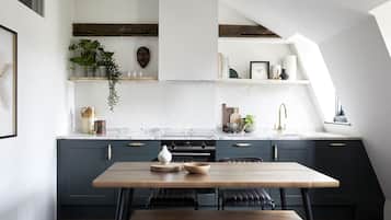Cosy Loft Apartment - minutes from Angel Tube St. (Apt. 5) | Private kitchen | Full-size fridge, microwave, oven, stovetop
