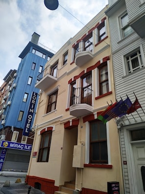 Exterior - Lorin Otel (Istanbul)