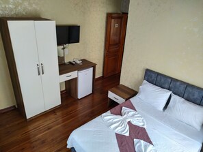 Egyptian cotton sheets, premium bedding, memory-foam beds - Lorin Otel (Istanbul)