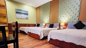 ห้องแฟมิลี่สตูดิโอสวีท | เครื่องนอนระดับพรีเมียม, ผ้านวมขนเป็ด, ห้องพักตกแต่งอย่างมีเอกลักษณ์