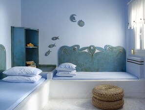 3 bedrooms, travel cot, free WiFi, bed sheets - Votsalo house on the beach (Pachena)