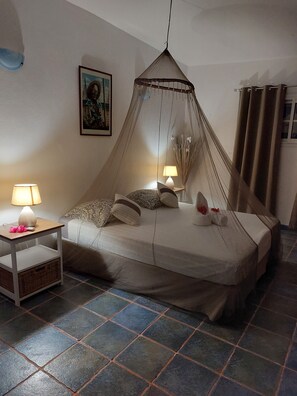 3 chambres, coffres-forts dans les chambres, bureau