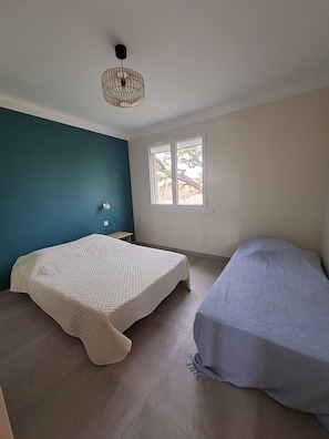 2 bedrooms, iron/ironing board, free WiFi