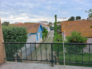 Property grounds - Apartment with balcony upstairs of a villa 300 m from the sea (Valras-Plage)