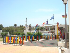 Maison, 2 chambres, fumeurs, terrasse | Espace pour enfants