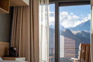 Standard Cabin | Egyptian cotton sheets, premium bedding, desk, soundproofing - Landscapes Hotel (Kazbegi)