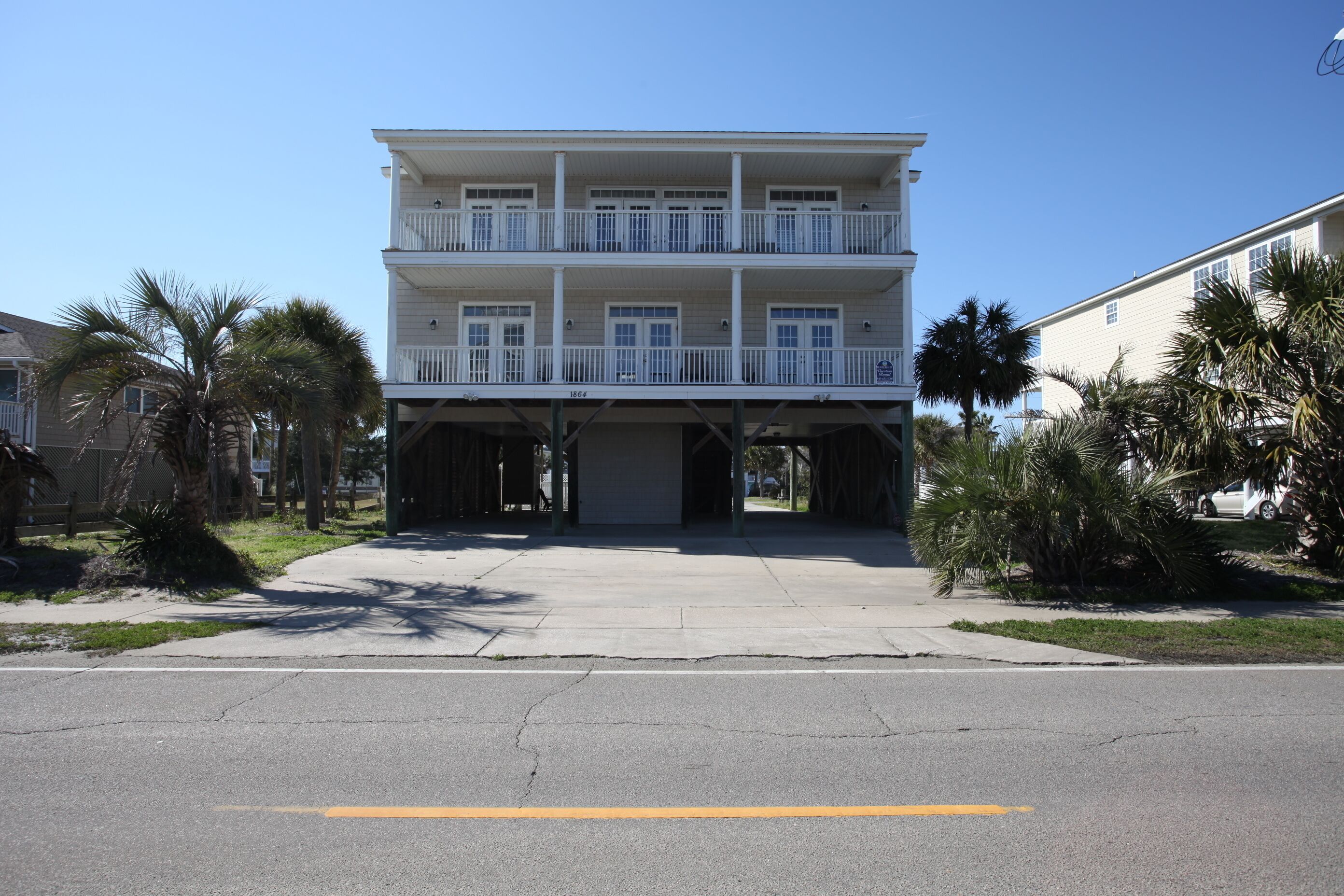 ROYAL REEF 2ND ROW, 7 BR, 7.5 BATH, PRIVATE POOL, ELEVATOR AND MORE!!!