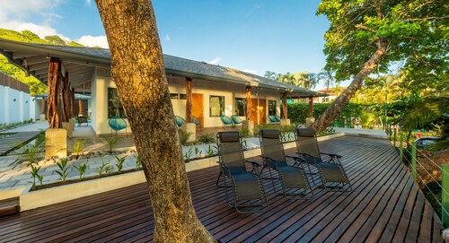 Stunning OCEANFRONT Beach Villa! Just steps to warm sand and cool ocean water