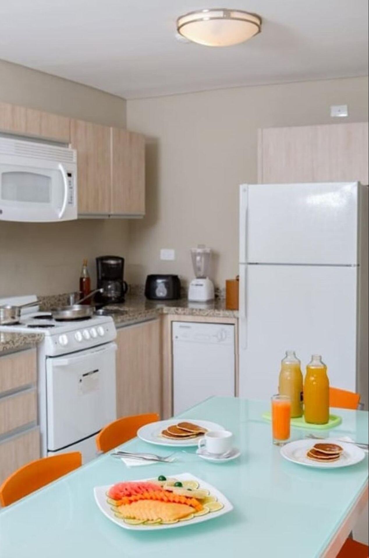 Coffee/tea maker, fridge, microwave, oven