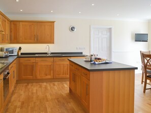 Dishwasher, highchair - 4 bedroom accommodation in Port Isaac (Port Isaac)