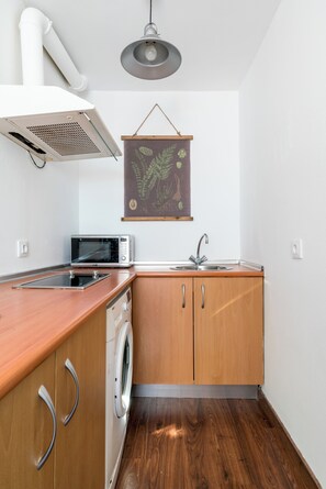 冷蔵庫、電子レンジ、コーヒー / ティーメーカー