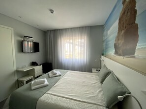 Standard Double or Twin Room | Memory foam beds, minibar, in-room safe, desk - Golden Beach Guesthouse (Faro)