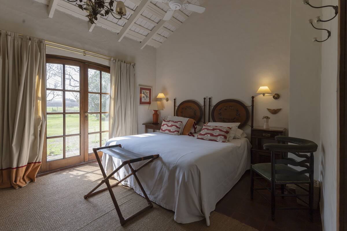Standaard kamer, 1 twee- of 2 eenpersoonsbedden | Gratis babybedden, gratis wifi, individueel gedecoreerd, beddengoed