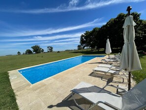 Piscina externa sazonal