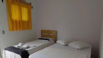 Quarto triplo | Wi-Fi de cortesia, roupa de cama