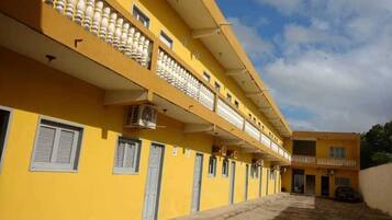 Café da manhã com buffet grátis todos os dias