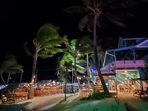 Outdoor dining - 2nd Floor Beach House + Tour Credit & Cooking (San Pedro)
