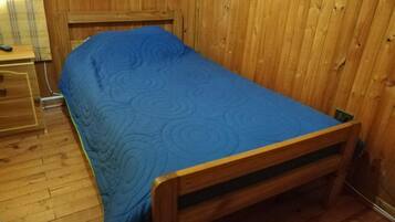 ستائر تعتيم ومكواة/لوح كي وواي فاي مجانًا وملاءات أسرّة