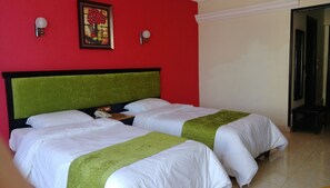 Superior kamer, 1 twee- of 2 eenpersoonsbedden | Een laptopwerkplek