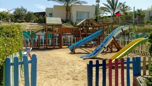 Zona de juegos infantil al aire libre