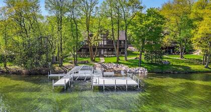 Luxurious Expansive Cabin Escape on Gull Lake!