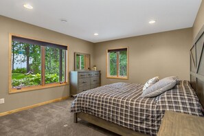 6 bedrooms, iron/ironing board, WiFi