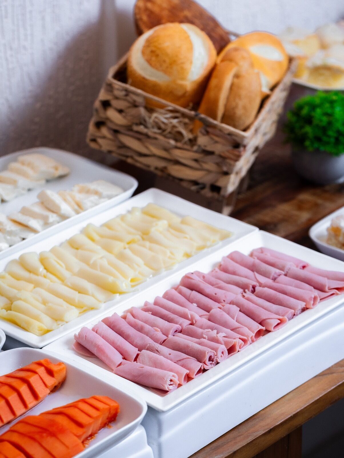 free daily full breakfast