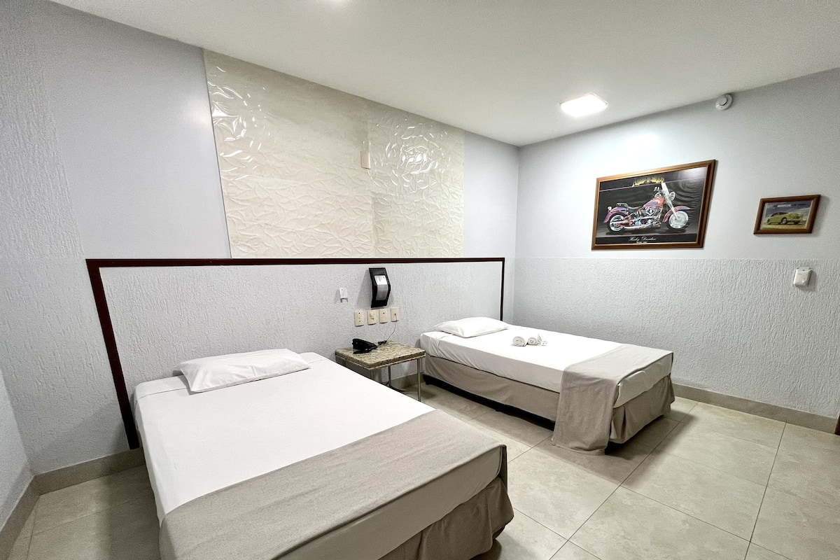 Chambre Ăconomique avec lits jumeaux, 2 lits une place | Minibar, chambres insonorisĂ©es, Wi-Fi gratuit, draps fournis