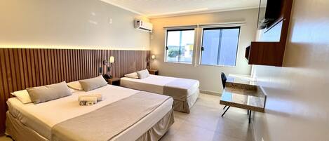 Habitación triple superior | Minibar, insonorización, wifi gratis y ropa de cama