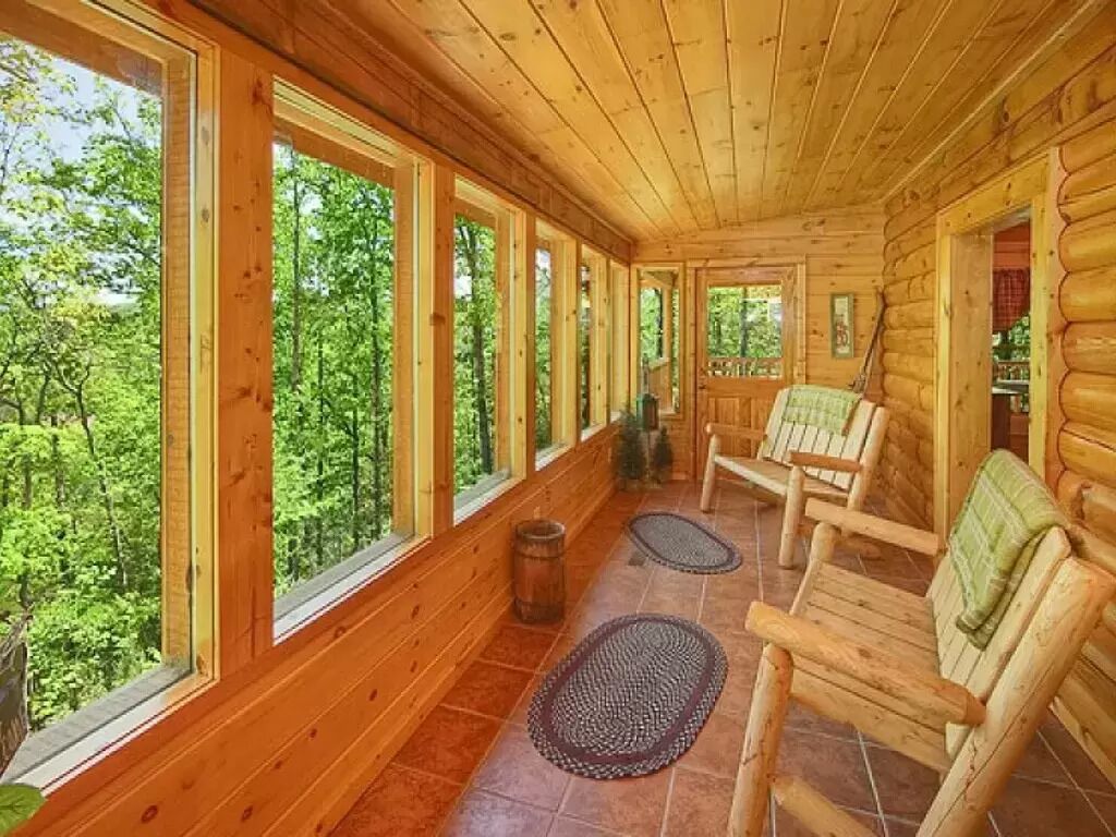 Genuine Log Cabin, Hot tub, View of the Mountains!!